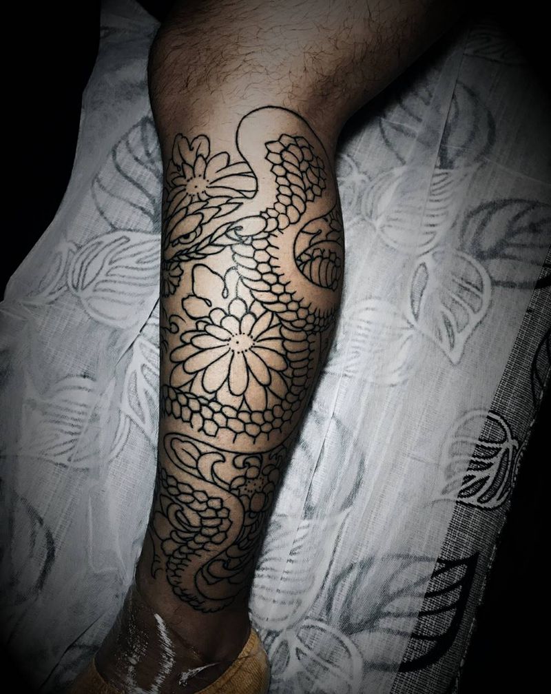 蛇与花纹身图片_腿部新传统纹身图案