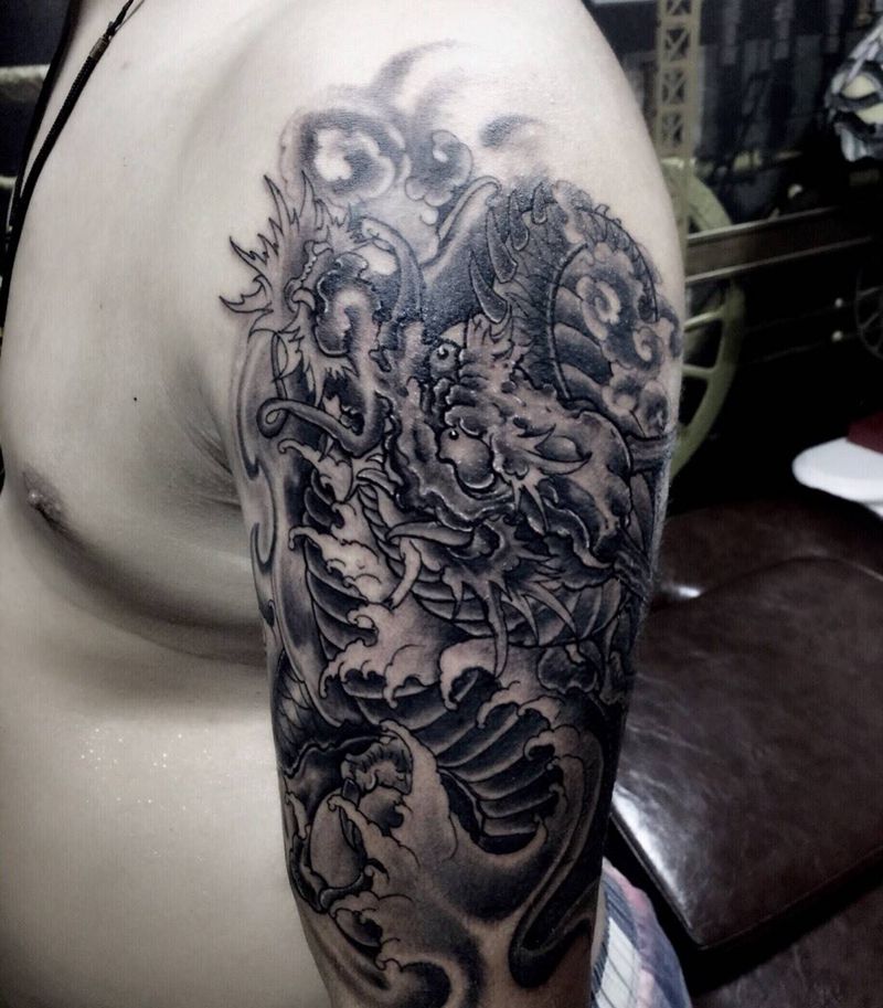 传统龙。纹身图片