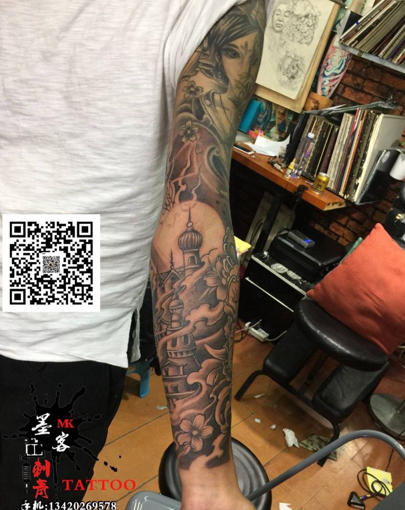 添加象神包臂纹身图片