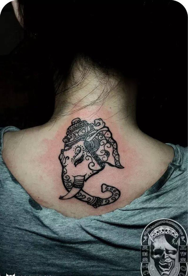 象纹身图片_成品颈部图腾纹身图案