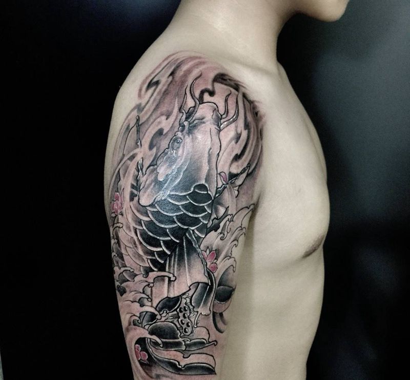 手臂鲤鱼纹身图片