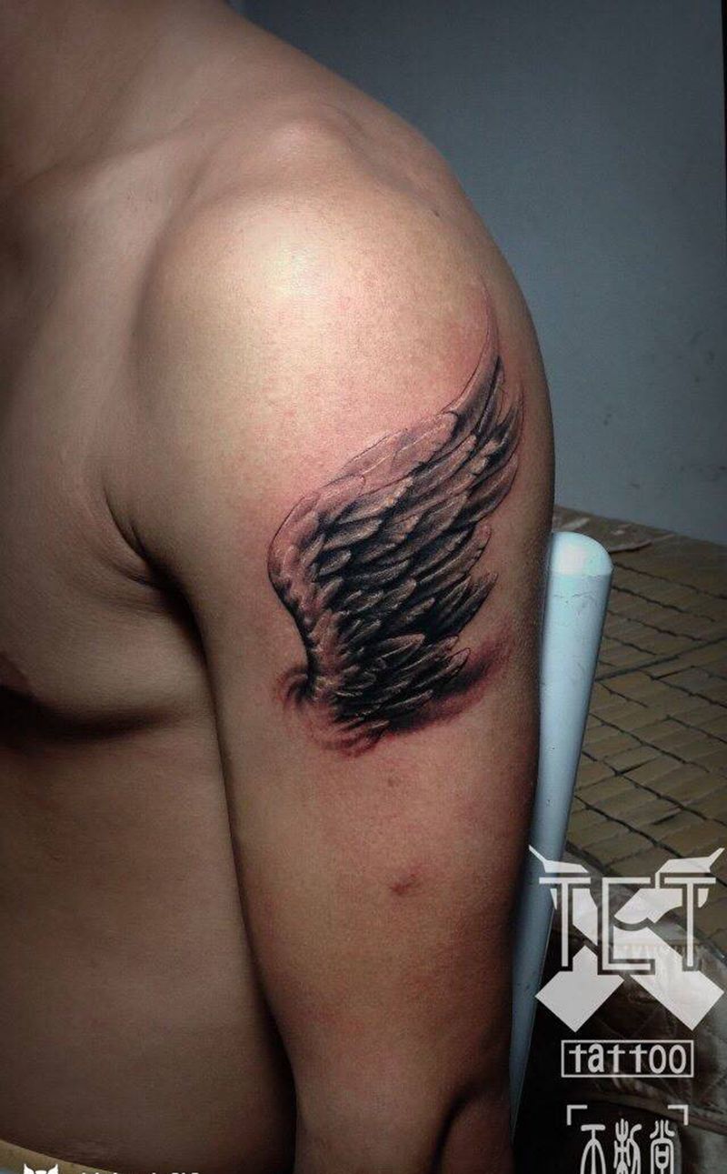 翅膀纹身图片_成品肩部欧美纹身图案