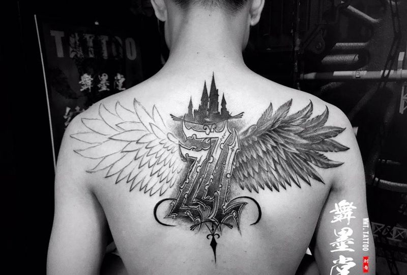 翅膀纹身图片