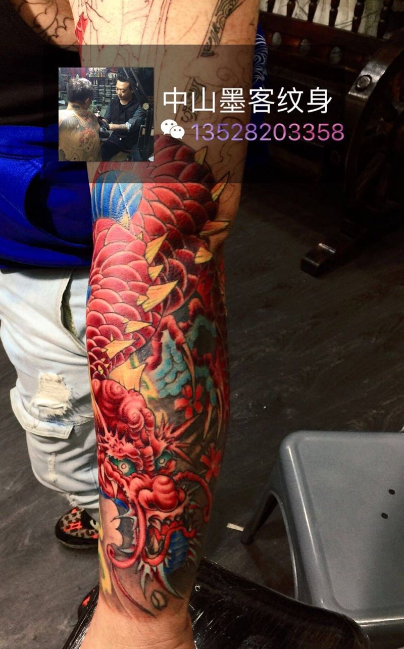 彩色花臂半胛纹身图片