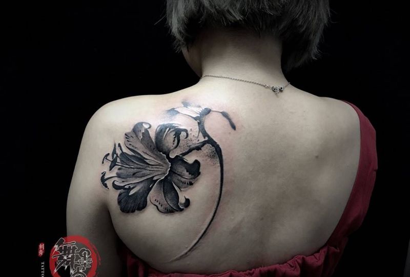 水墨百合纹身图片