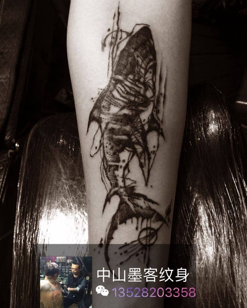 小黑鲨鱼纹身图片