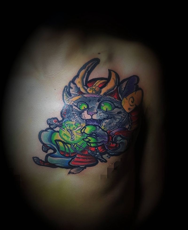 武士猫纹身图片_胸部新传统纹身图案