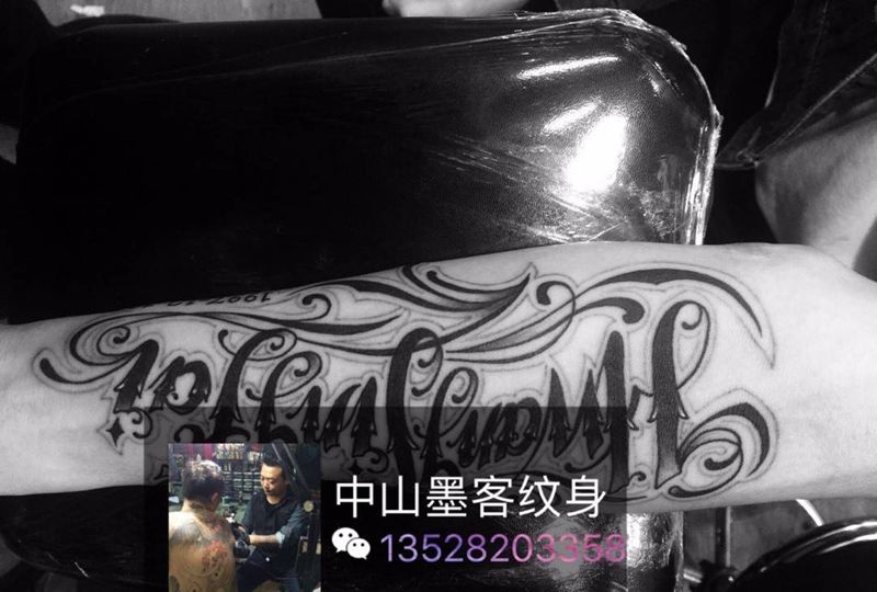 奇卡诺花体英文纹身图片