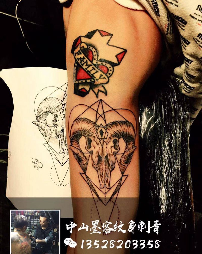 几何羊头骨纹身图片