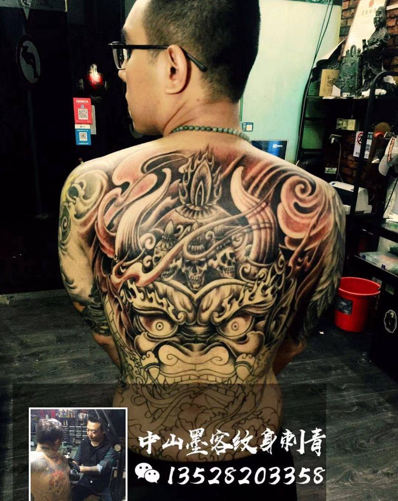 满背未完待续纹身图片