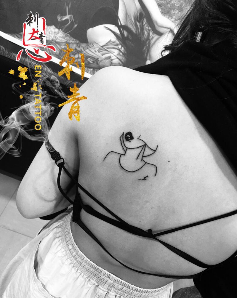 闺蜜同款纹身图片_背部清新纹身图案