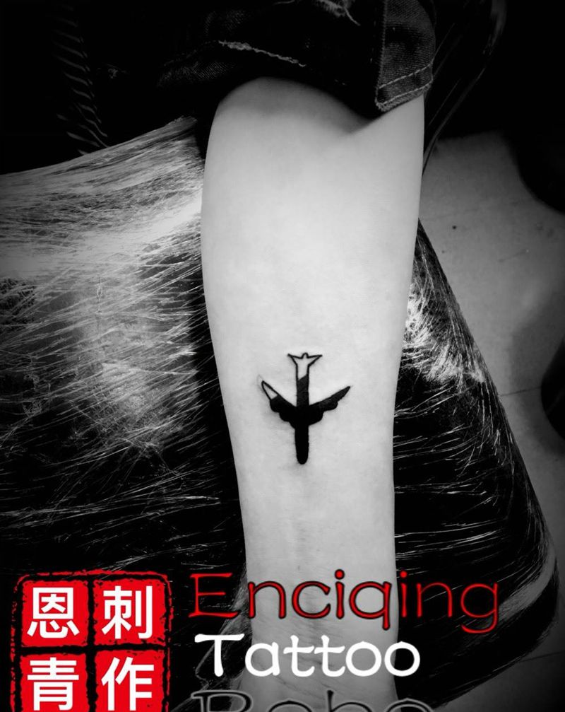 小飞机纹身图片_成品手臂清新几何图腾揭阳纹身图案
