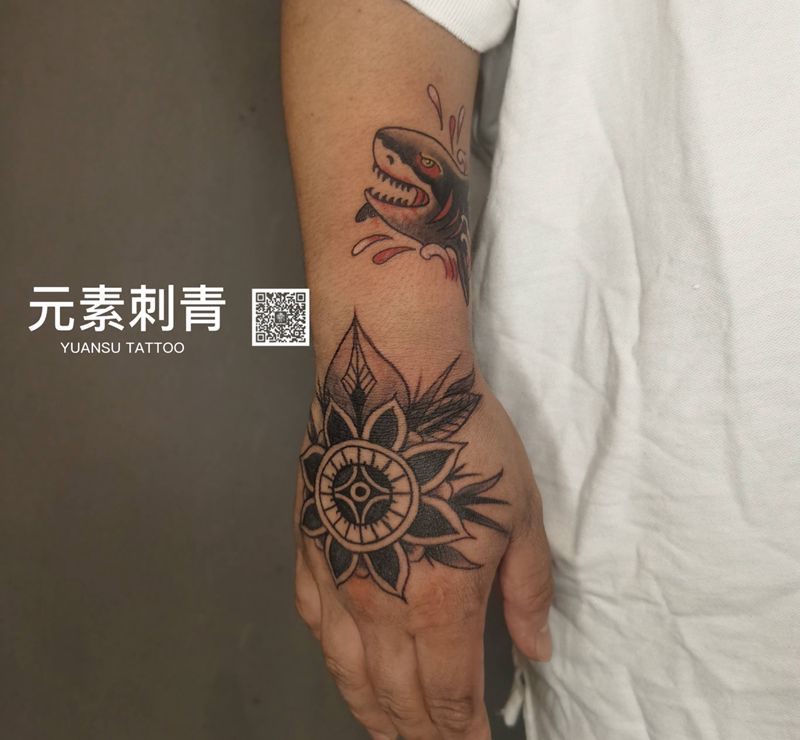 元素手背纹身图片_手部纹身图案