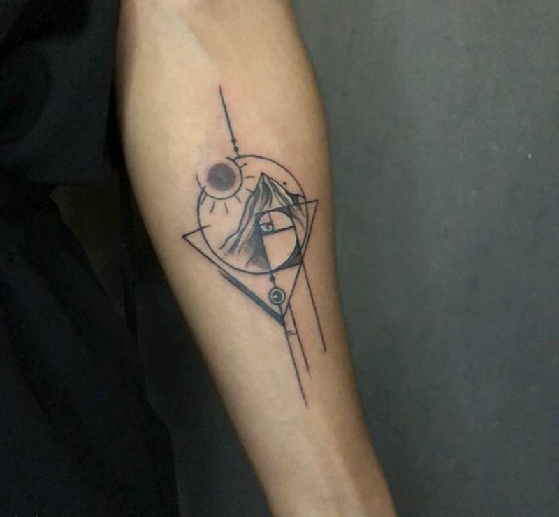 几何纹身图片_手部几何纹身图案