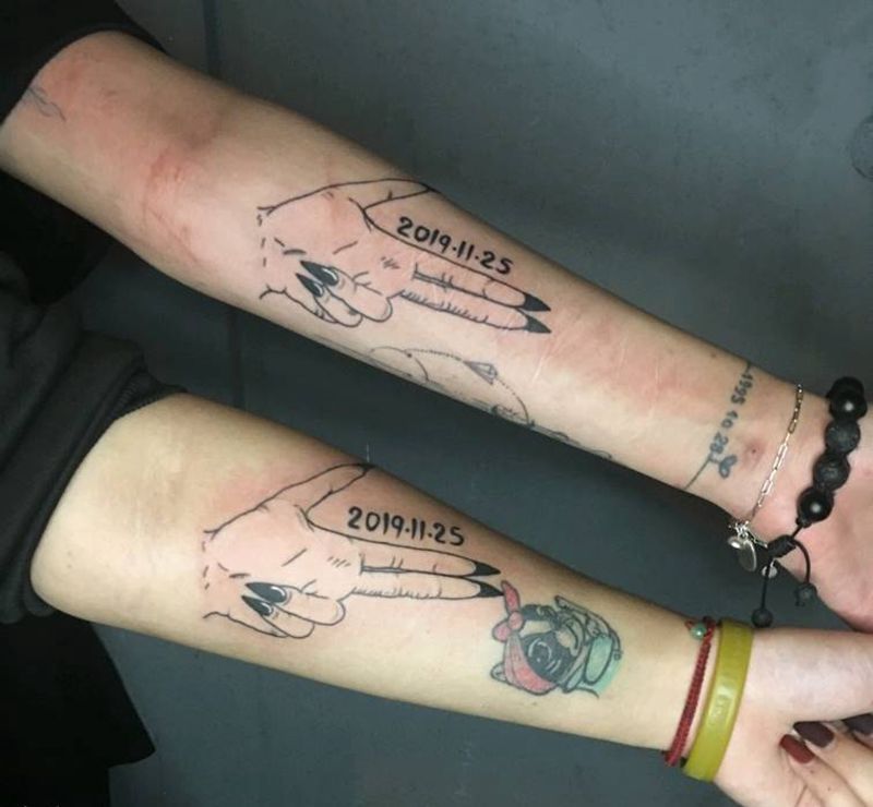 小手纹身图片_手部Old School纹身图案