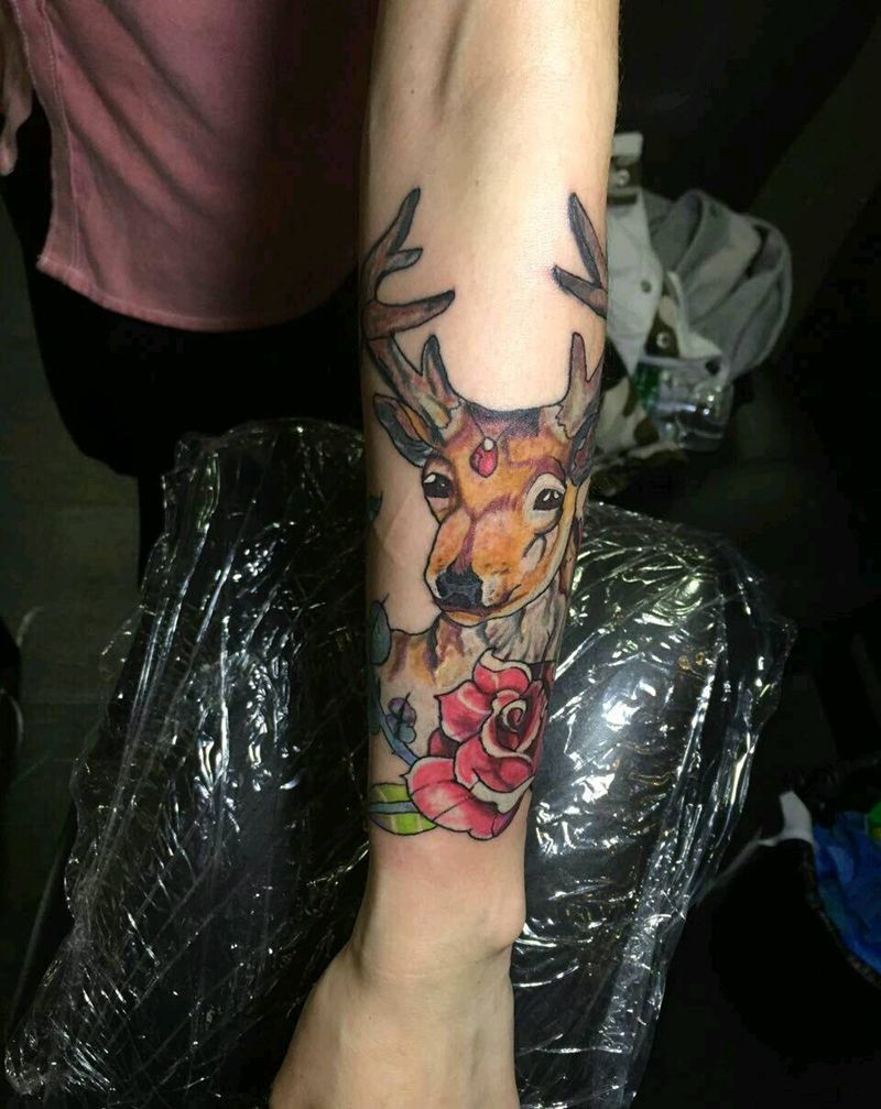 麋鹿纹身图片_手部欧美动物成品纹身图案