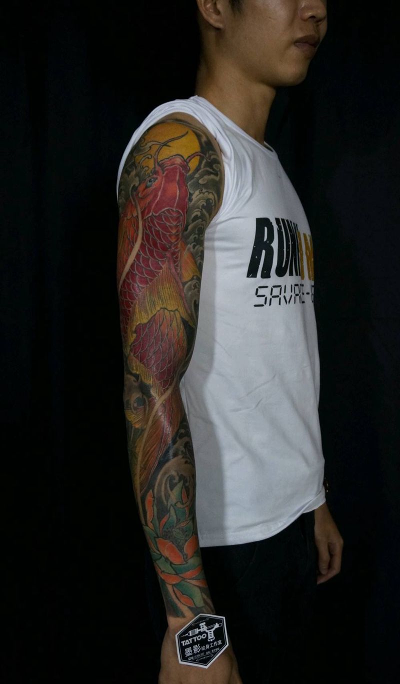 鲤鱼花臂纹身图片_手臂手部新传统老传统纹身图案