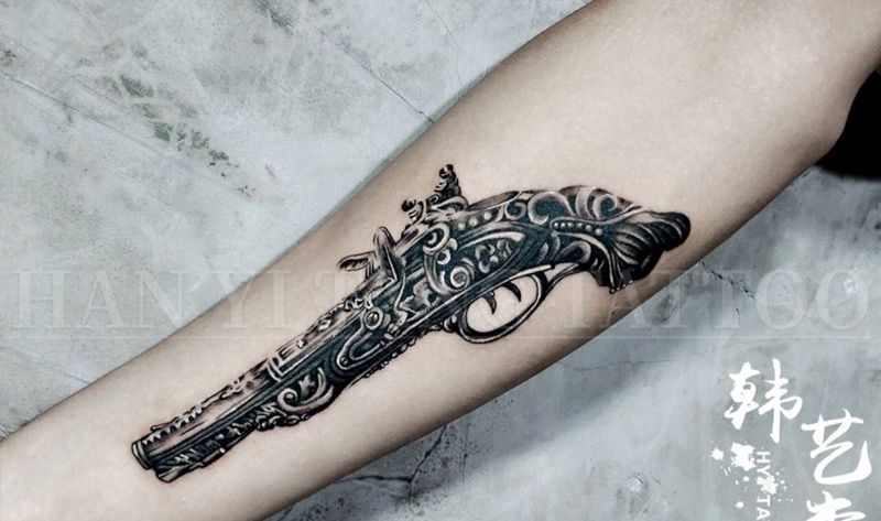 复古枪纹身图片