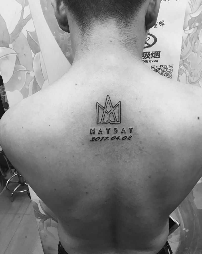 小清新系列纹身图片_成品背部清新几何纹身图案