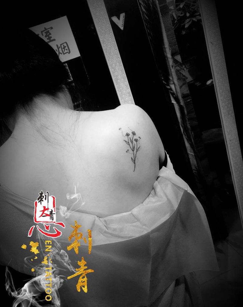 小清新花纹身图片_背部New School纹身图案