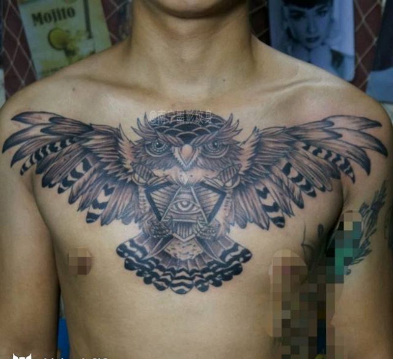 猫头鹰花胸纹身图片_欧美写实新传统纹身图案