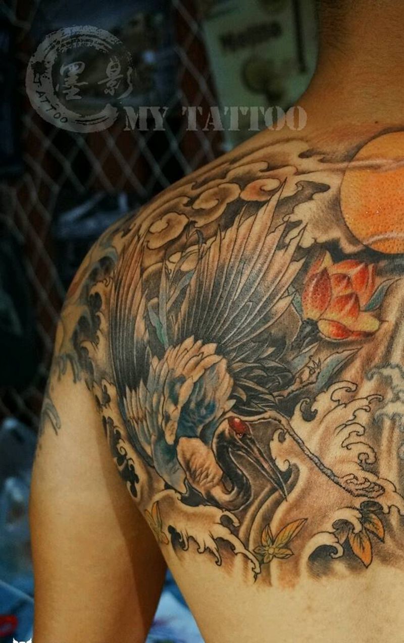 鹤纹身图片_背部新传统纹身图案