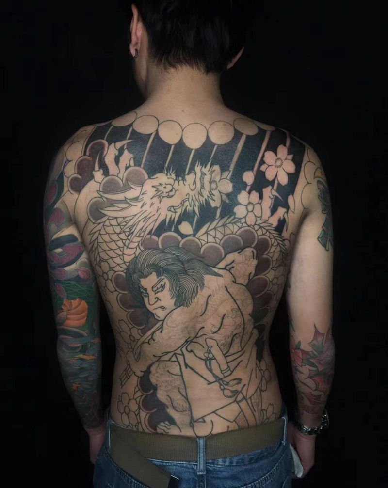 老传统满背《九纹龙史进》纹身图片_背部老传统九纹龙龙老传统满背纹身图案