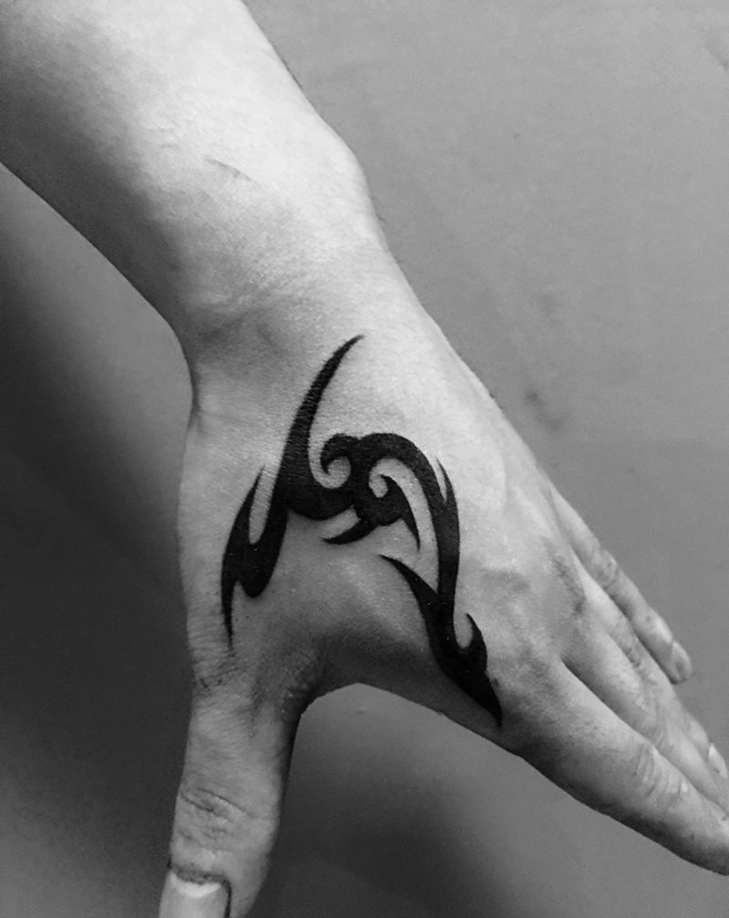 图腾一枚。纹身图片