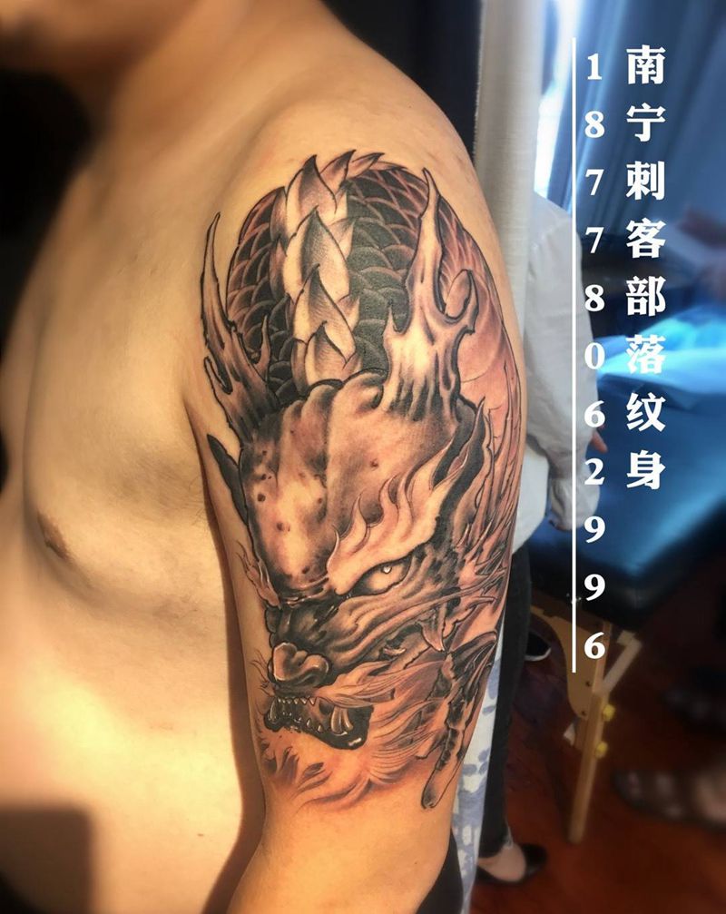 半臂龙纹身图片