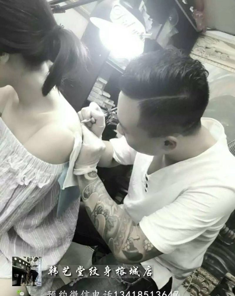 英文来一串纹身图片_成品肩部清新字符纹身图案