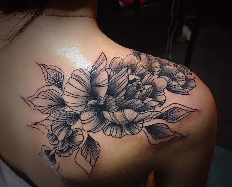 素花遮盖旧图纹身图片