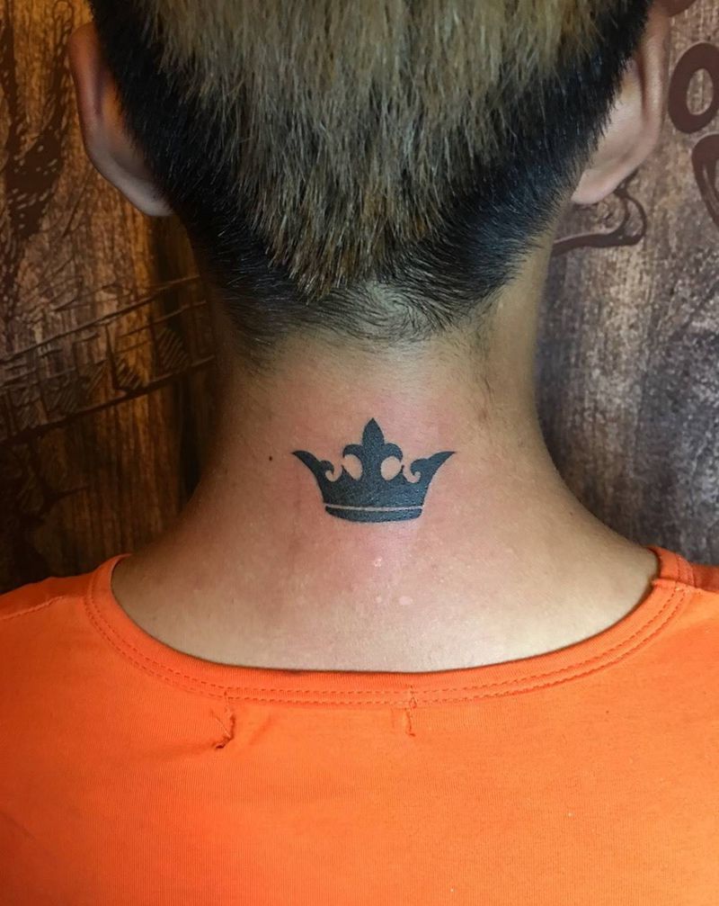 图腾王冠。纹身图片