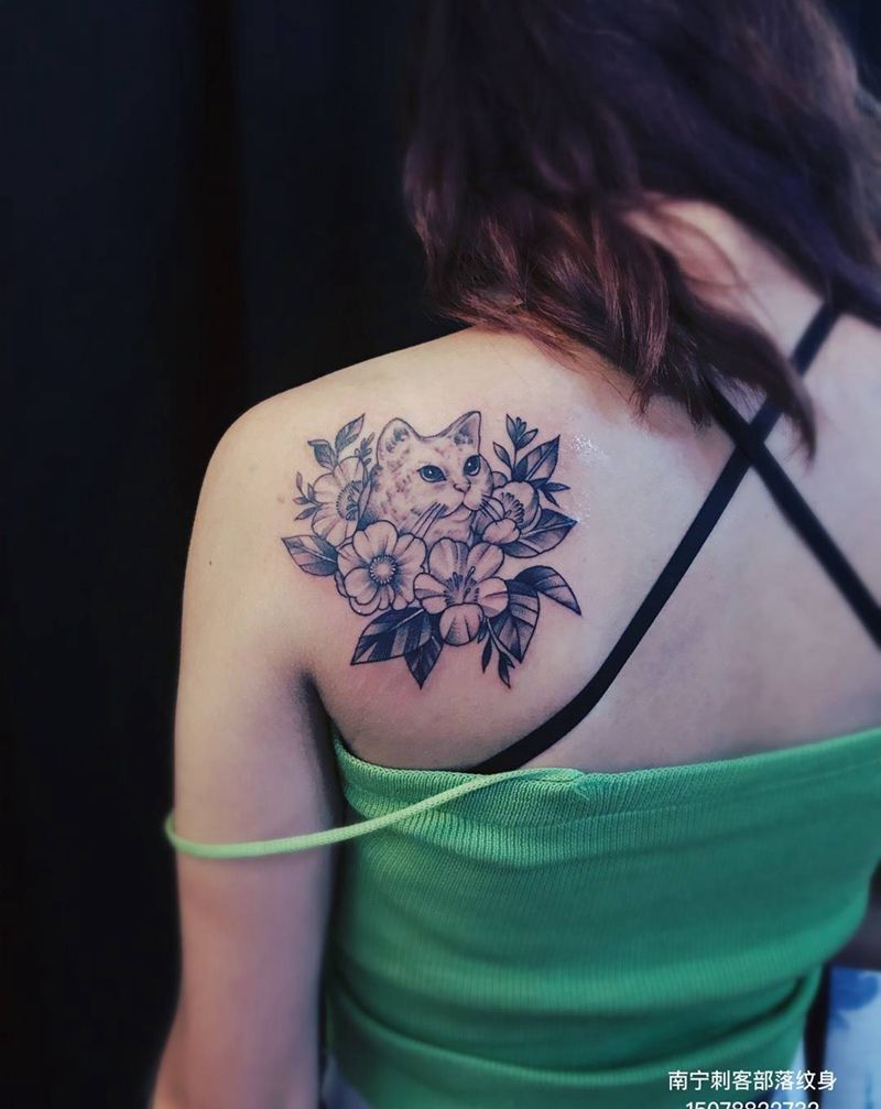 女生肩膀纹身纹身图片