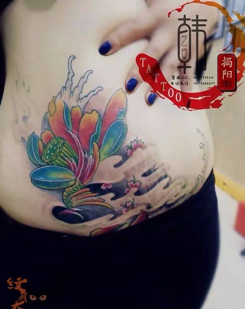 荷花遮盖纹身图片_传统植物腹部纹身图案