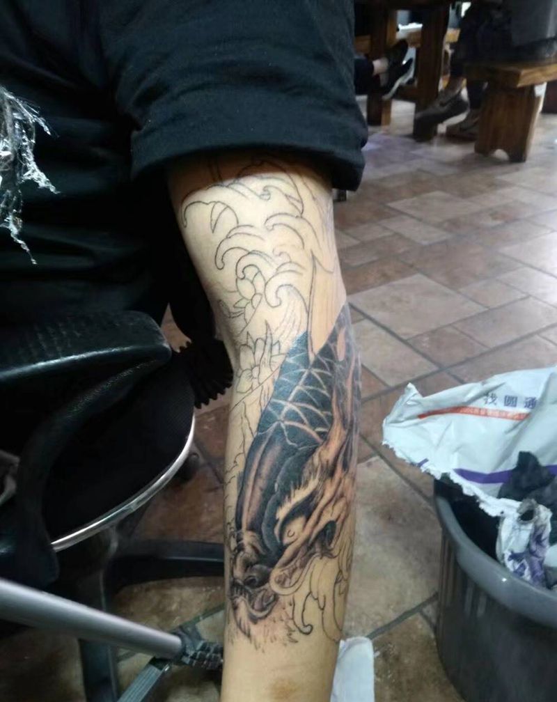 花臂鲤鱼未完成纹身图片