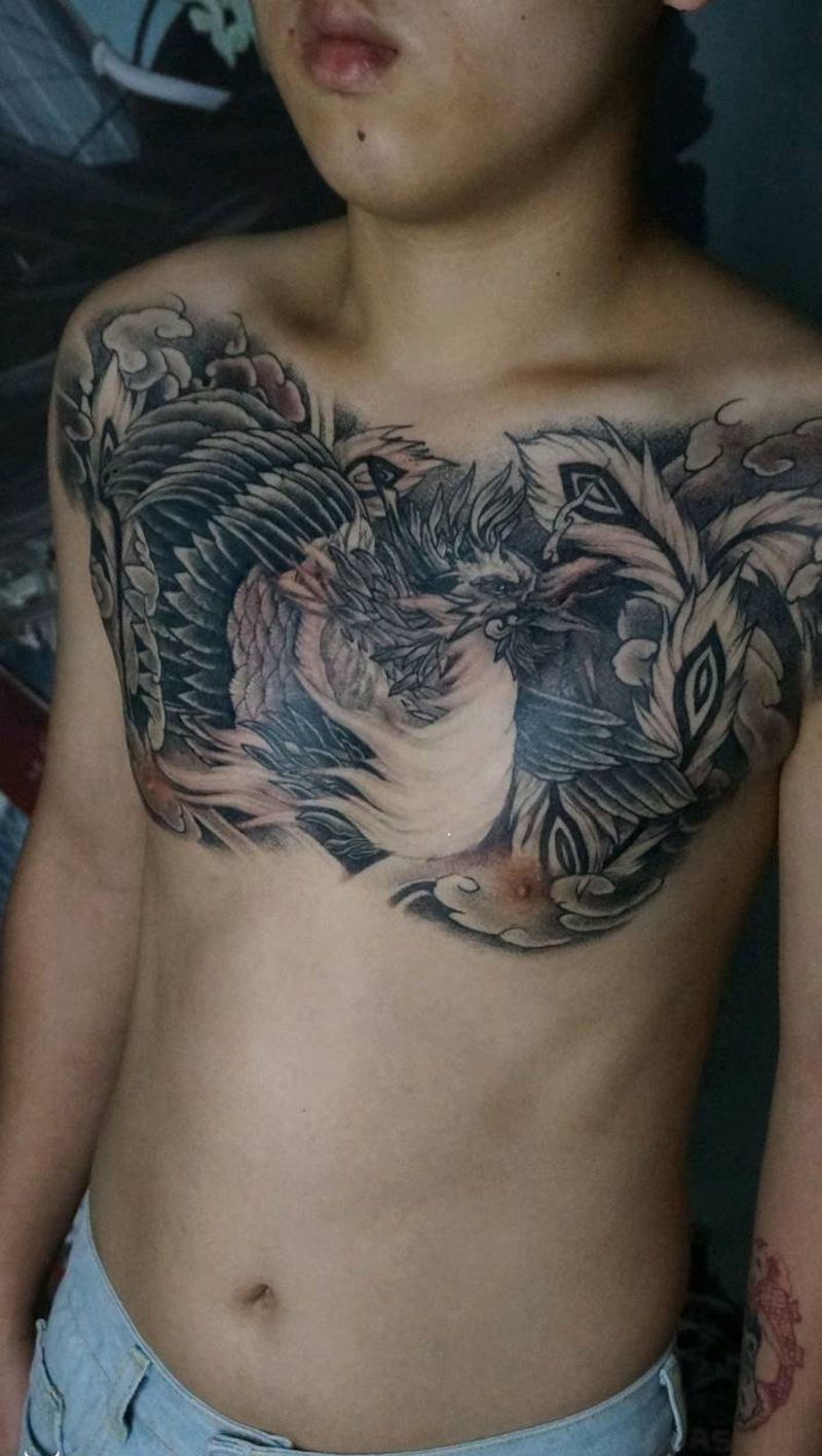 凤凰纹身图片_胸部纹身图案