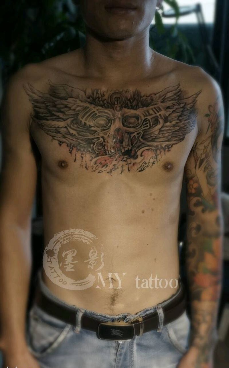 花胸 骷髅+翅膀纹身图片_胸部欧美写实纹身图案