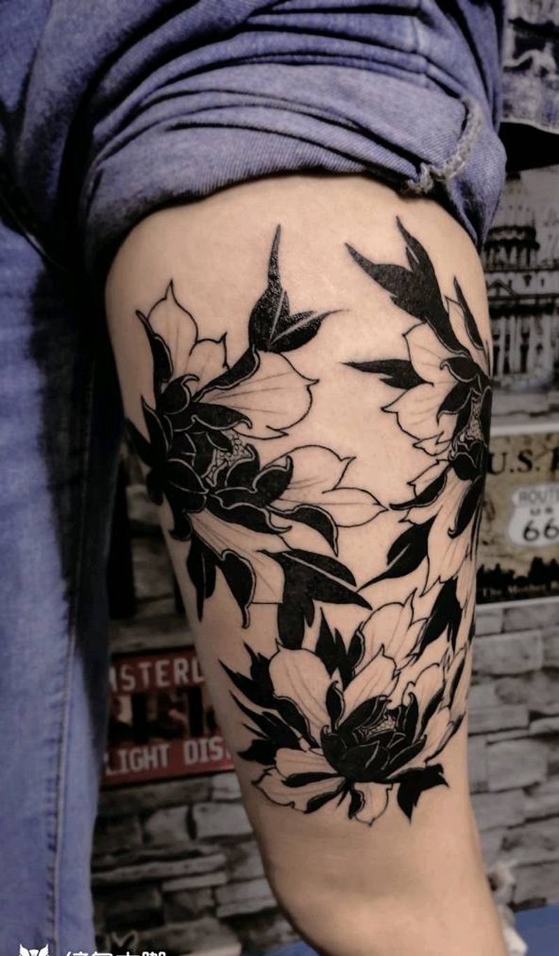暗黑牡丹纹身图片_腿部脚部老传统新传统纹身图案