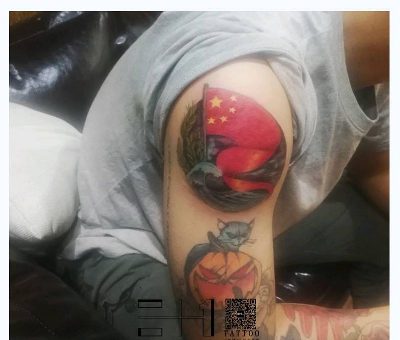 国旗纹身图片_手臂肩部水彩纹身图案