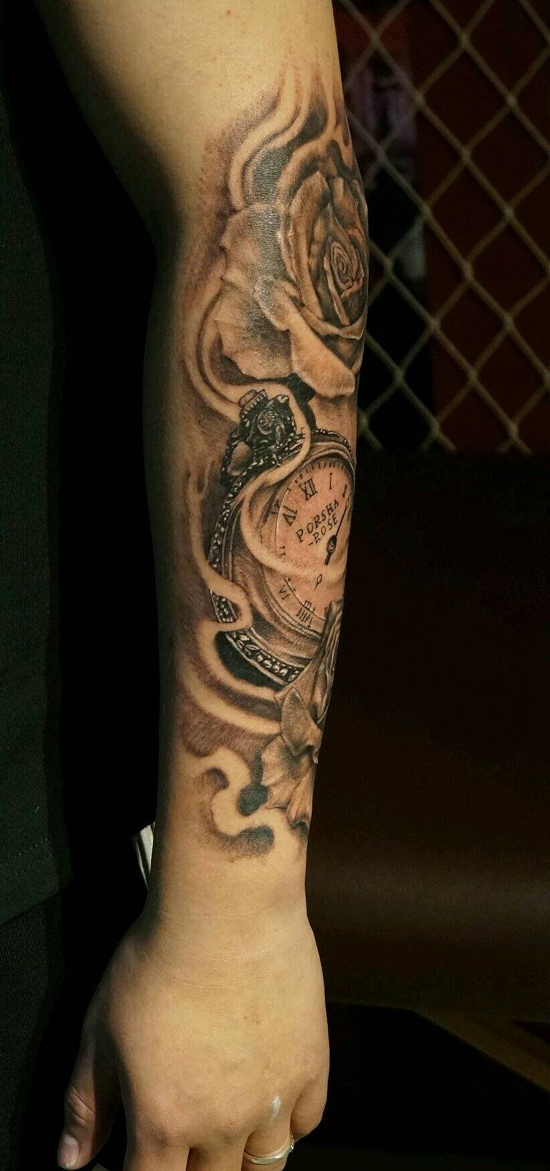 时钟玫瑰纹身图片