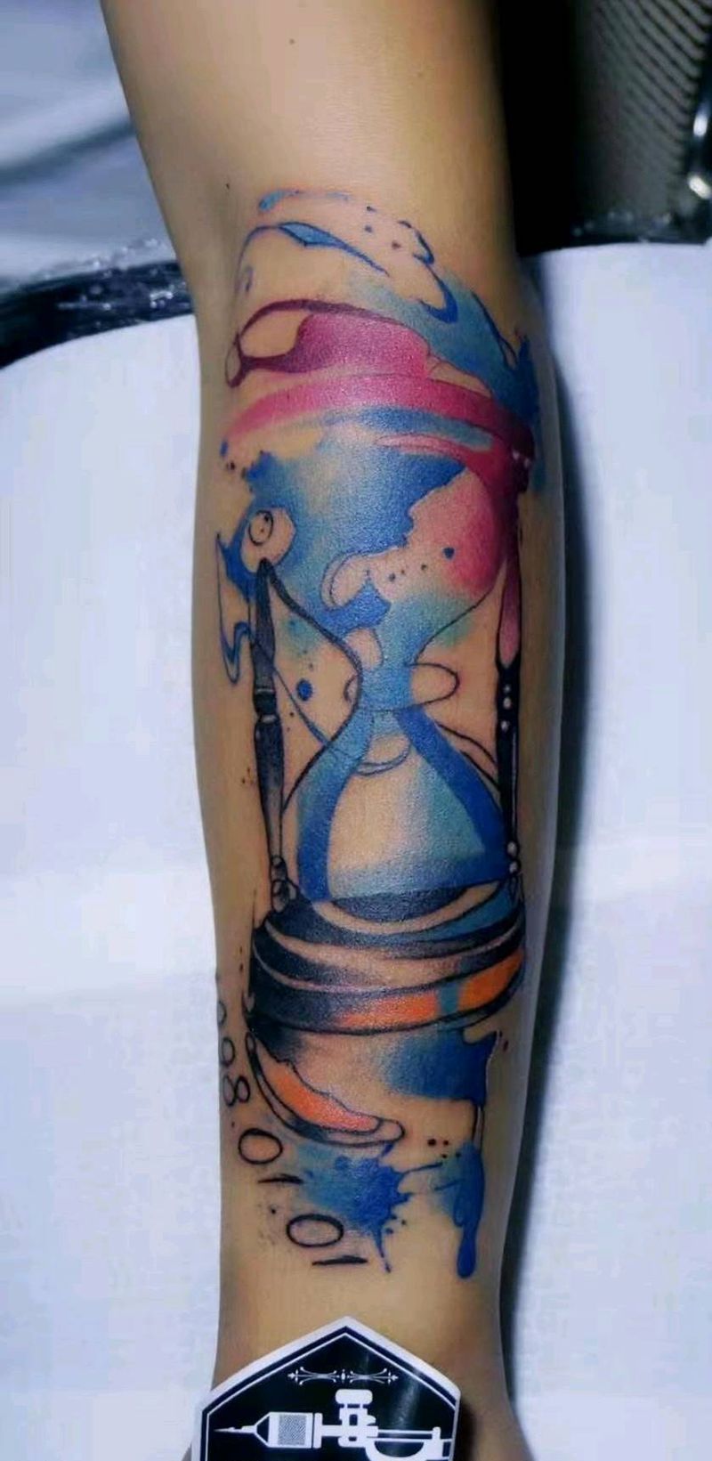 水墨沙漏纹身图片_水彩水墨纹身图案