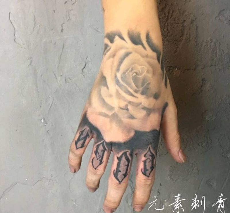 手背下次再改一下纹身图片_手部花体字纹身图案