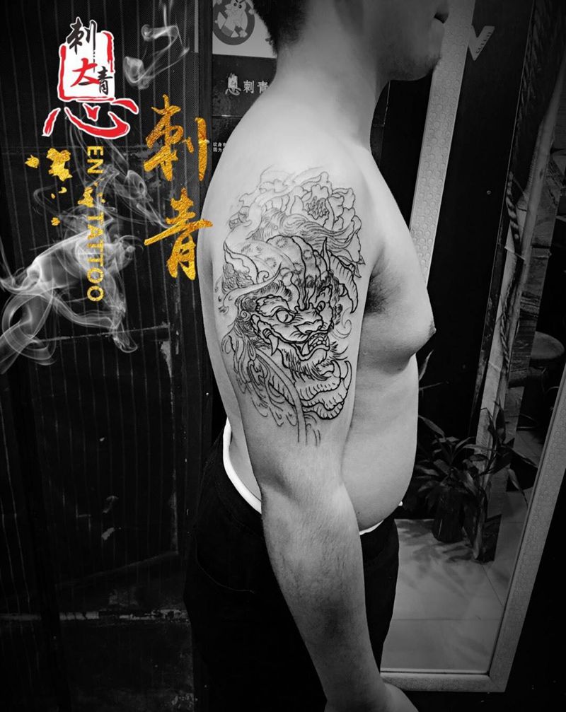 唐狮线条纹身图片_手臂新传统纹身图案