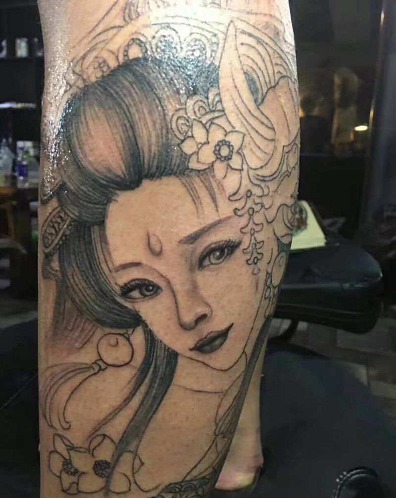 小腿艺妓纹身图片