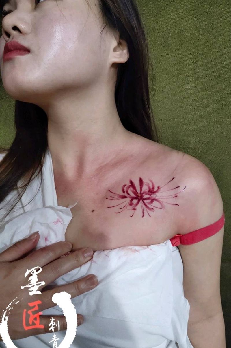 彼岸花纹身图片_胸部新传统纹身图案