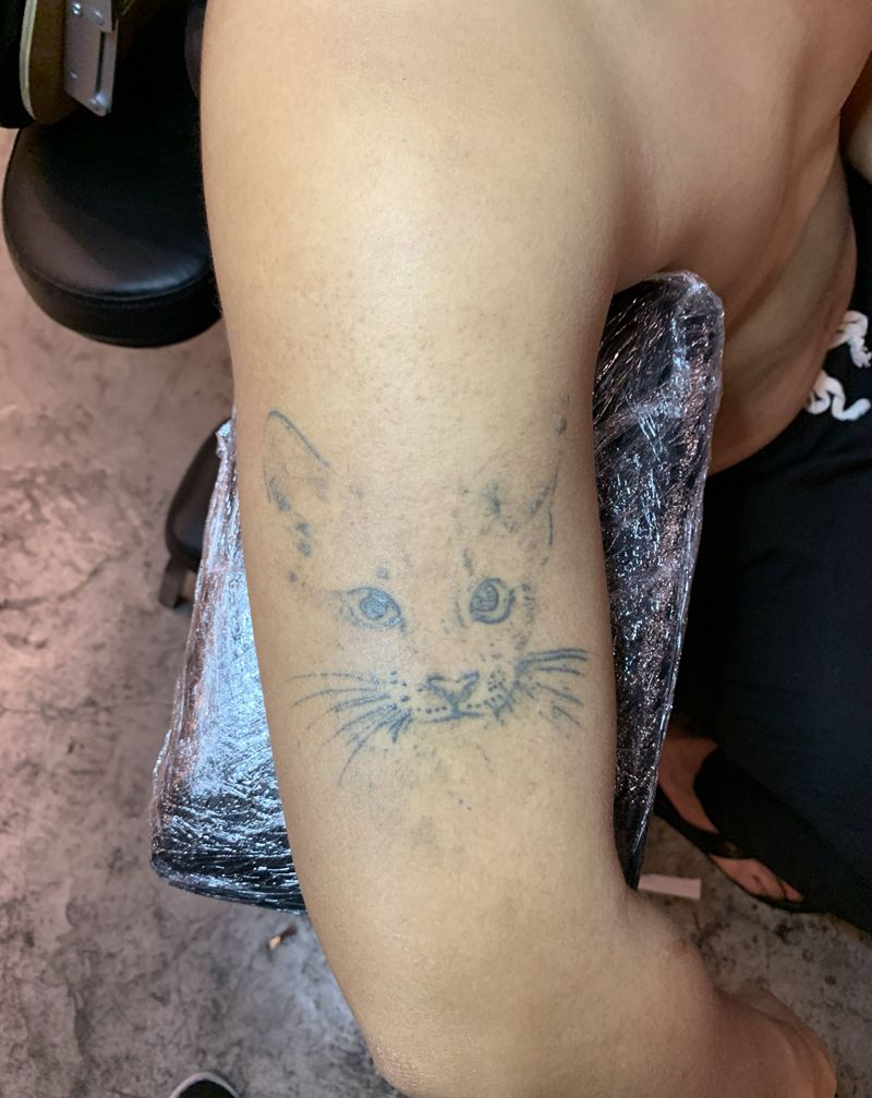 黑白无常遮盖猫头纹身图片_手臂纹身图案