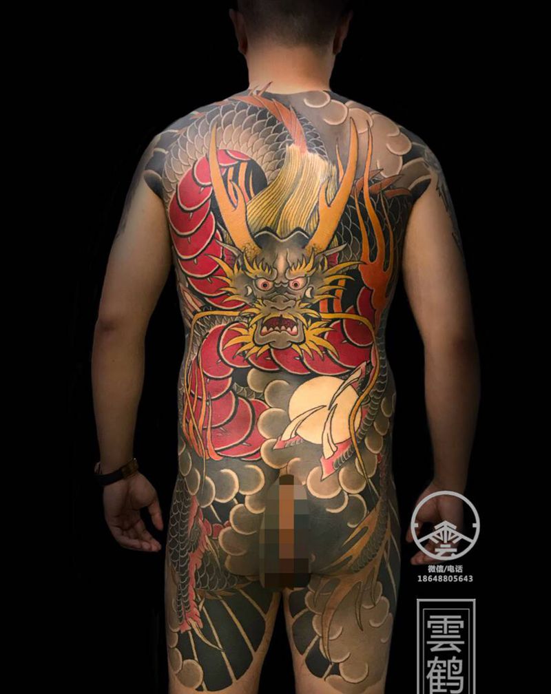 正龙纹身图片_背部臀部老传统新传统纹身图案