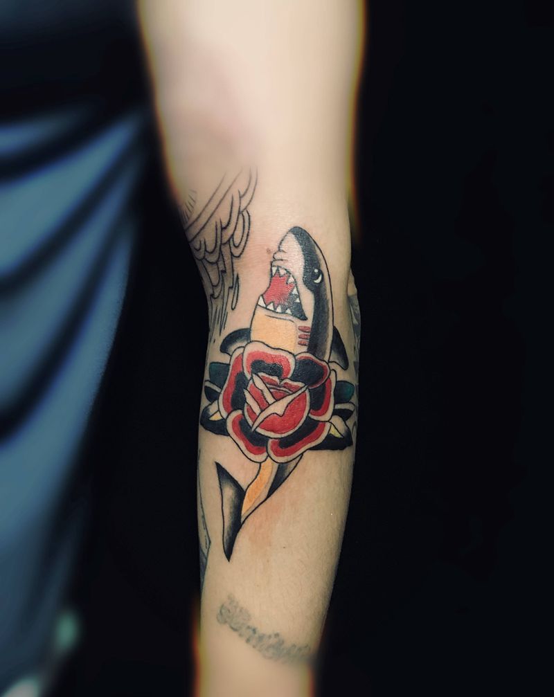 old schoold （鲨鱼纹身图片_手臂纹身图案