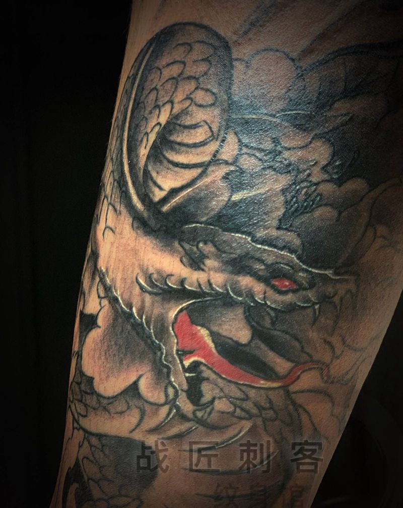 蛇纹身图片_脚部纹身图案