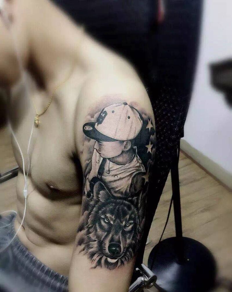 人与狼纹身图片_成品手臂欧美写实人物动物原创纹身图案